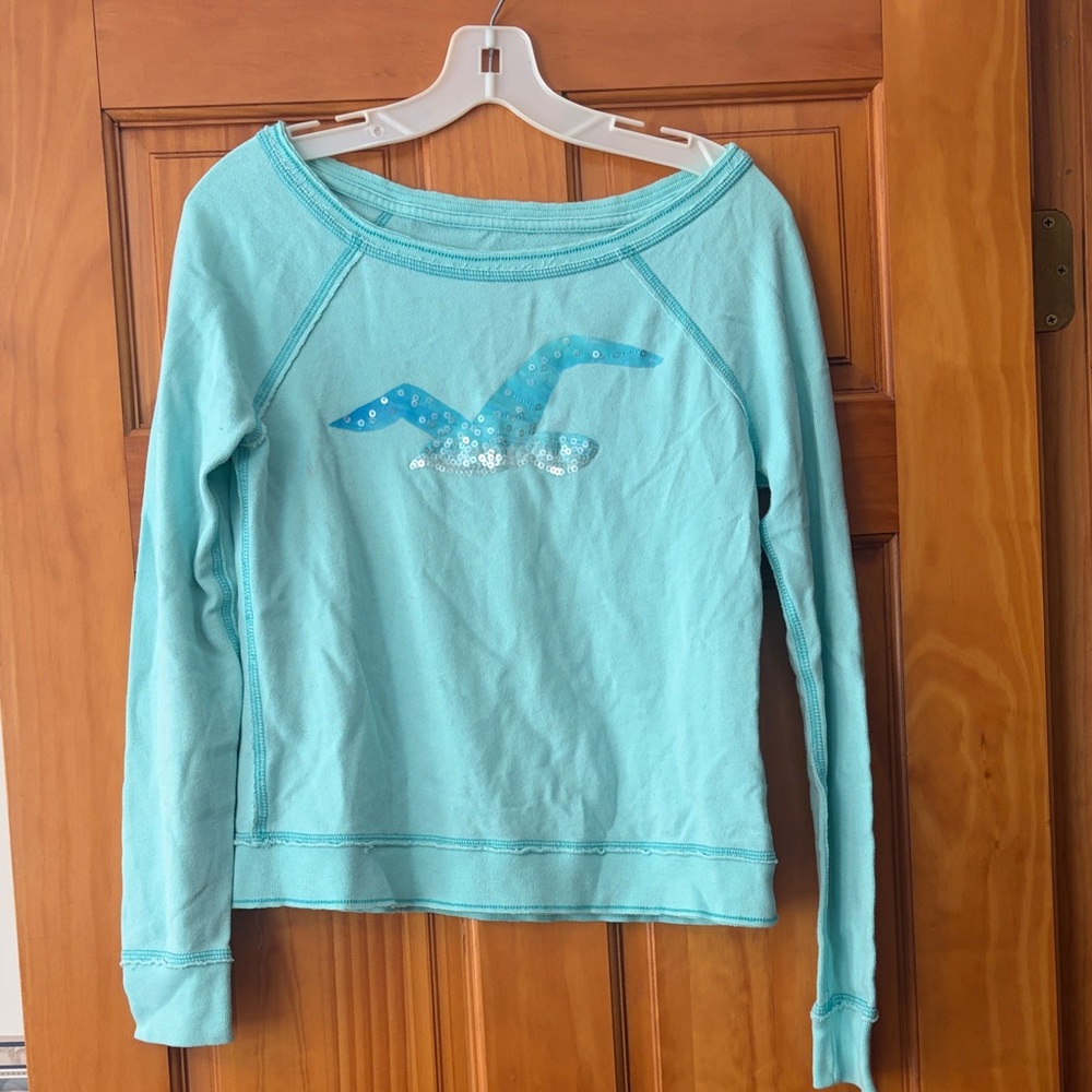 Vintage Teal Y2K Hollister
Lightweight Sequin Logo Crewneck Sz S